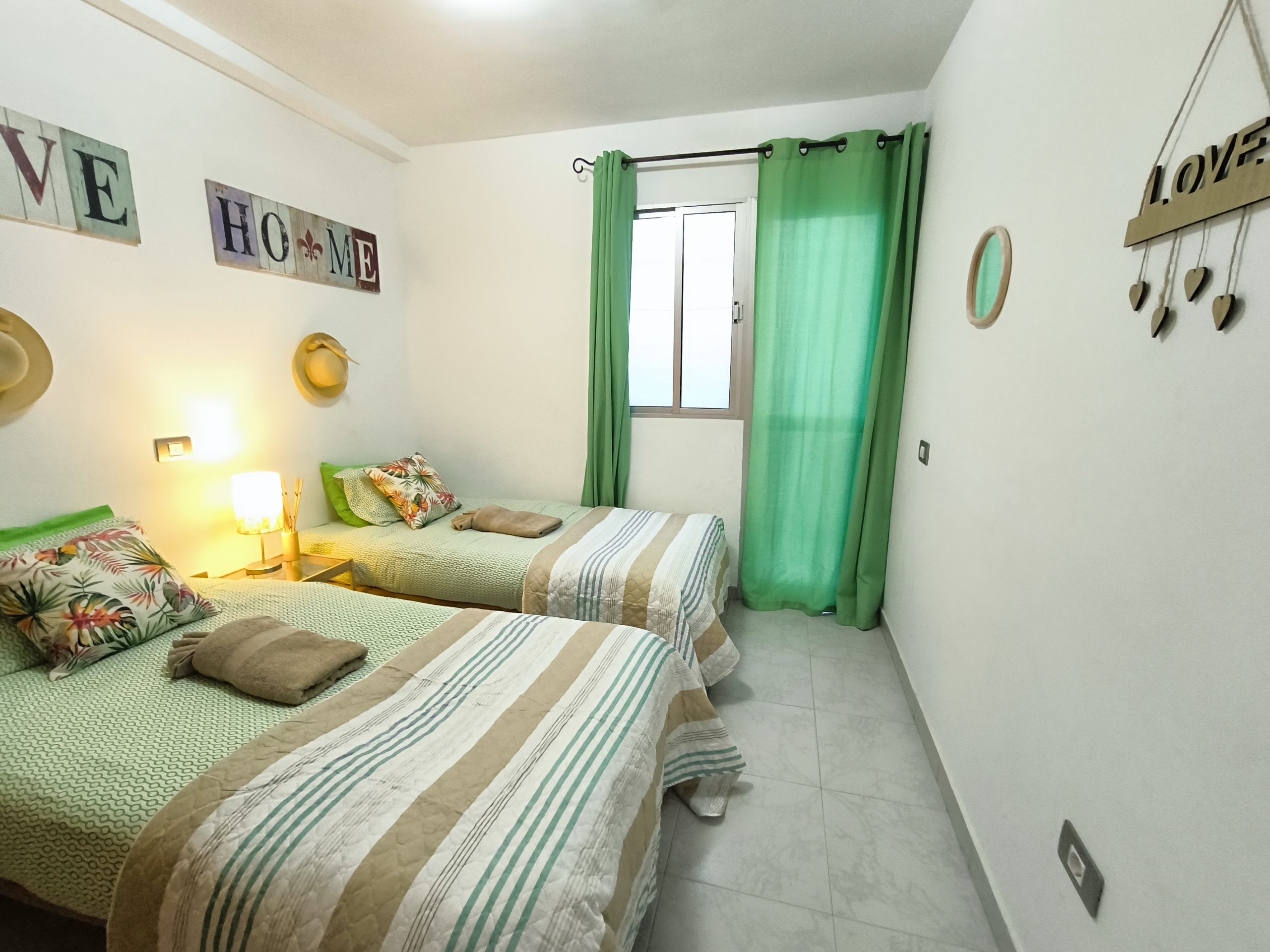 ARINAGA BEACH: first line on the sea on  short rent