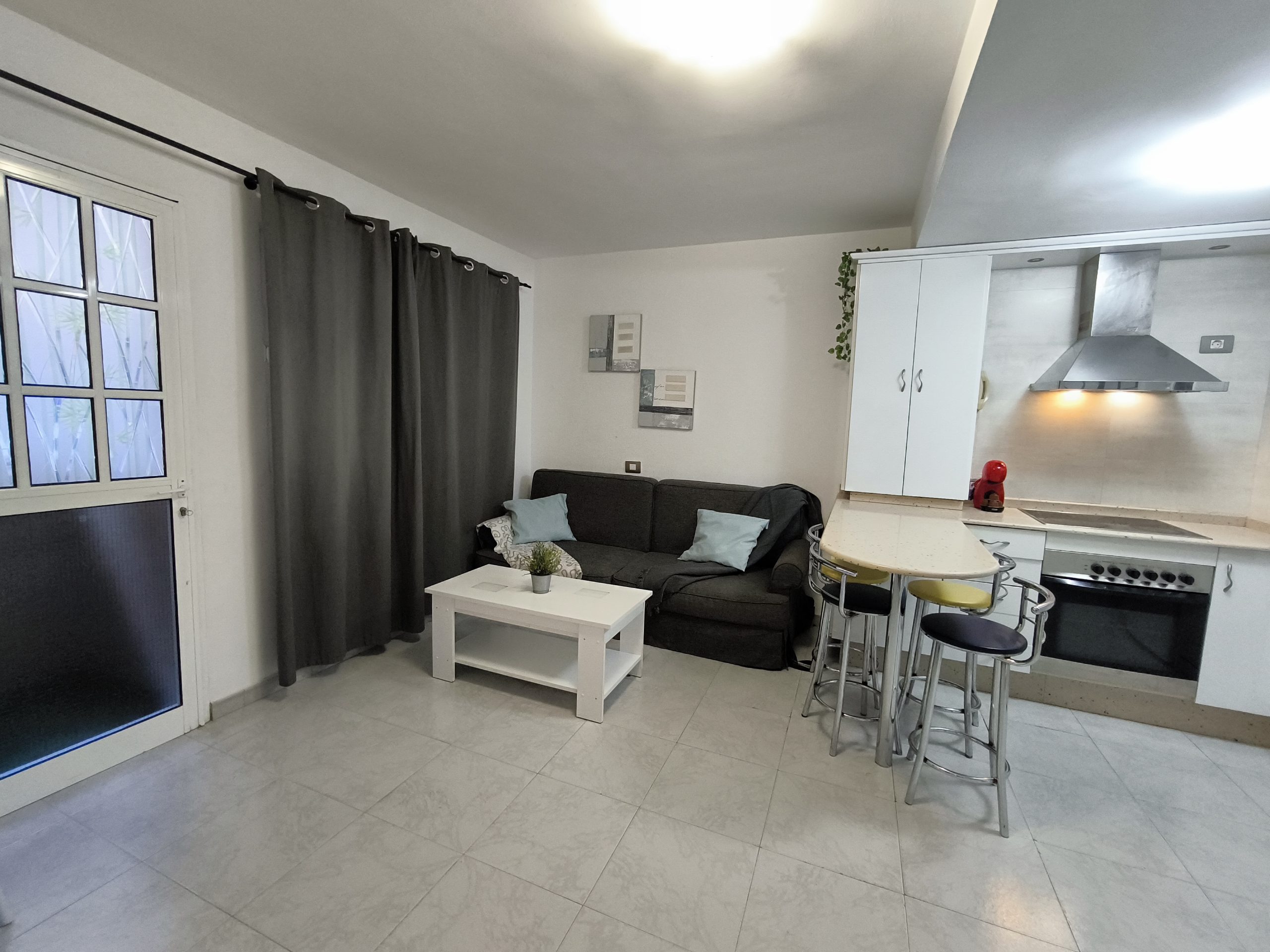 ARINAGA BEACH: first line on the sea on  short rent