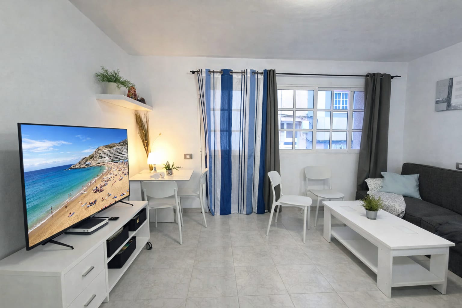 ARINAGA BEACH: first line on the sea on  short rent