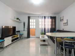 ARINAGA BEACH: first line on the sea on  short rent