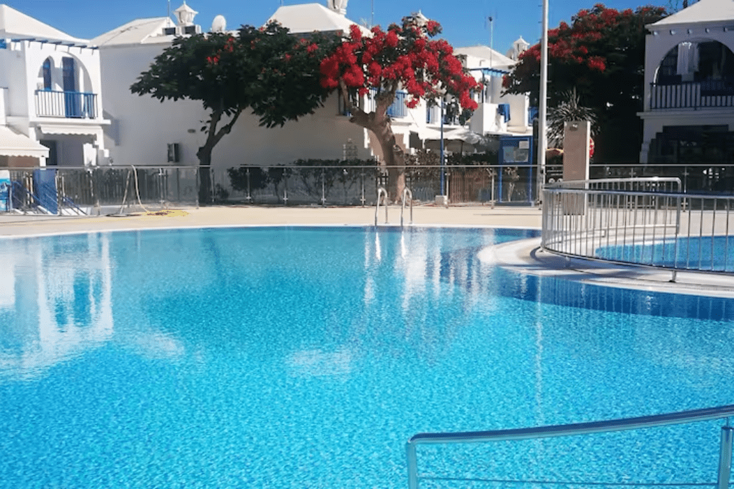 HOLIDAY BUNGALOW PLAYMAR – POOL