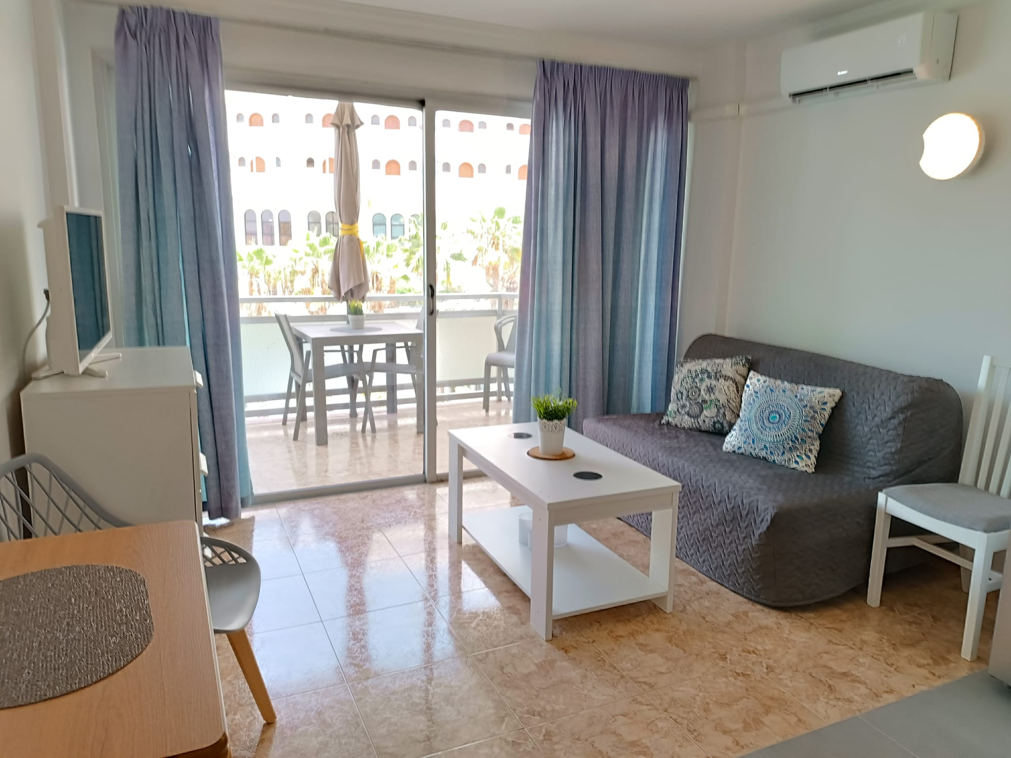 IN THE HEART OF PLAYA DEL INGLES – LOS ELEFANTES